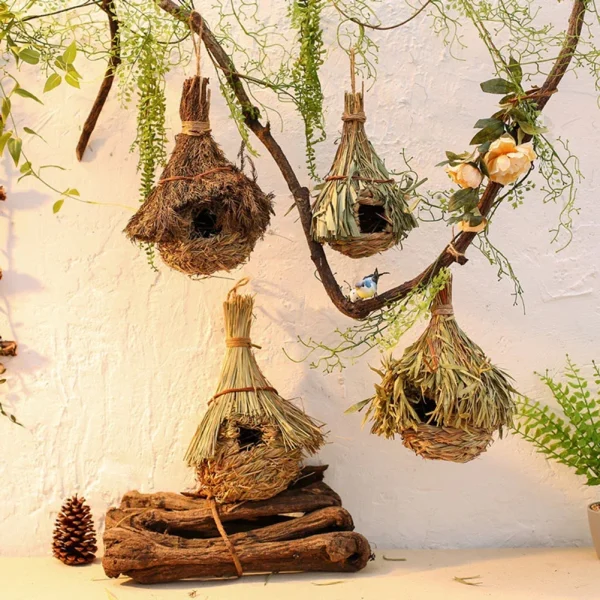 Bird Cage Ventilated Natural Grass Bird House Comfortable Resting Place Weaved Hanging Parrot Nest Houses Outdoor Decoration
